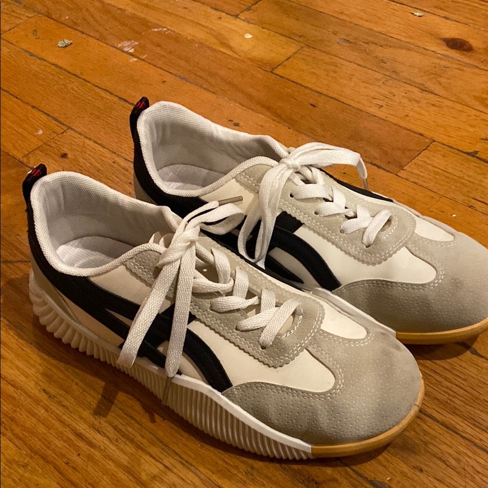 De Florance sneakers- size 9